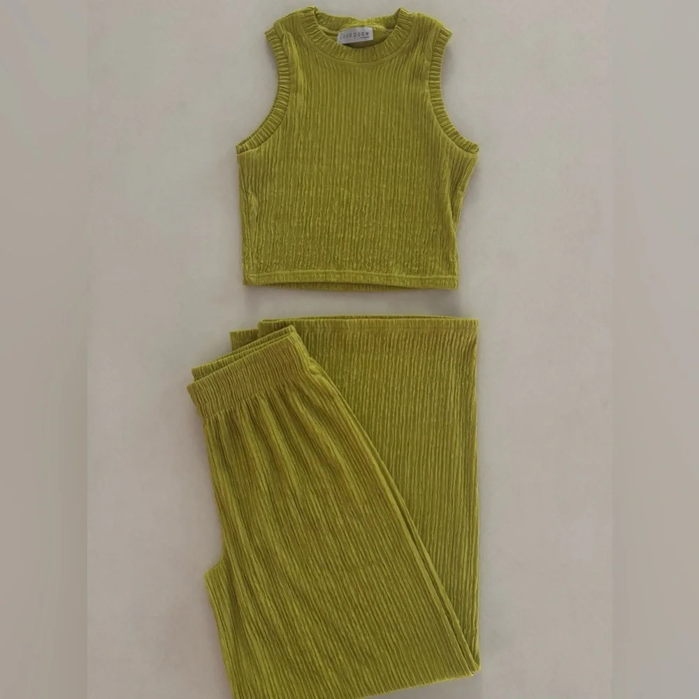 SOLD!!
Green Ribbed Comfy Lounge Set - Picture 2 of 10
